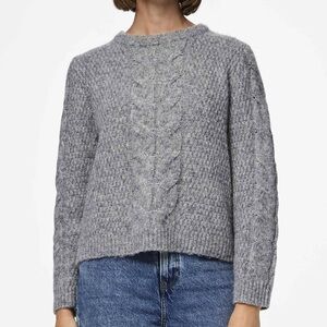 Pieces size large Cozy Cable Knit Crewneck Sweater - Gray
